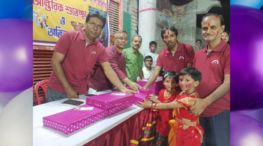 যশোর শহরের ষষ্টিতলাপাড়া সার্বজনীন মন্দিরে দুর্গাপূজায় নাচ প্রতিযোগীতা শেষে পুরস্কার বিতরণ