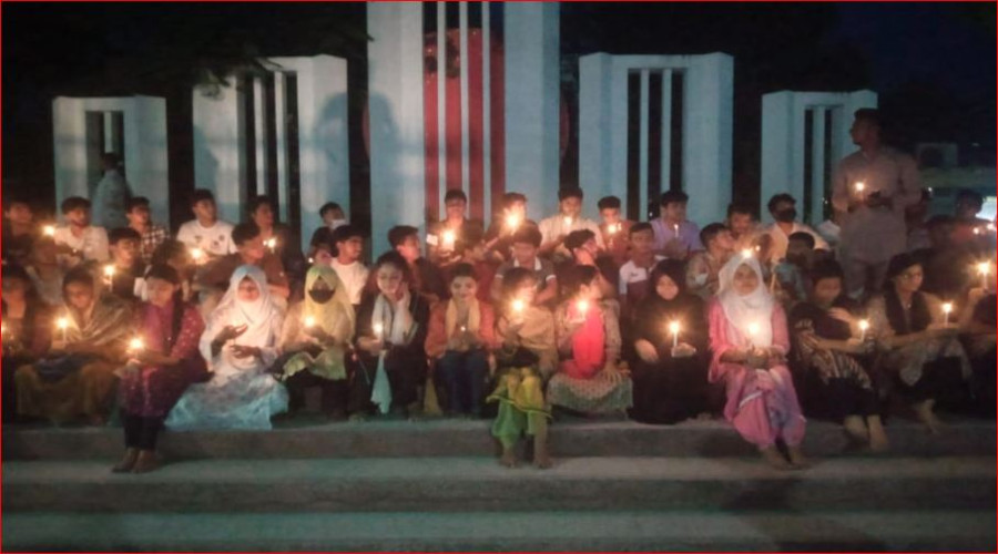 বিমান দুর্ঘটনায় আহত ও নিহত শিশুদের স্মরণে সন্ধ্যায় যশোর কেন্দ্রীয় শহীদ মিনারে মোমবাতি প্রজ্বলন ও দোয়া মাহফিল