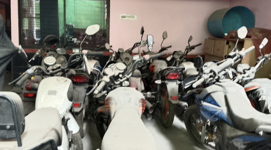 যশোর ঘোপে একটি গোডাউনে লুকানো রয়েছে ৭৭টি আমেরিকান নতুন মোটরসাইকেল