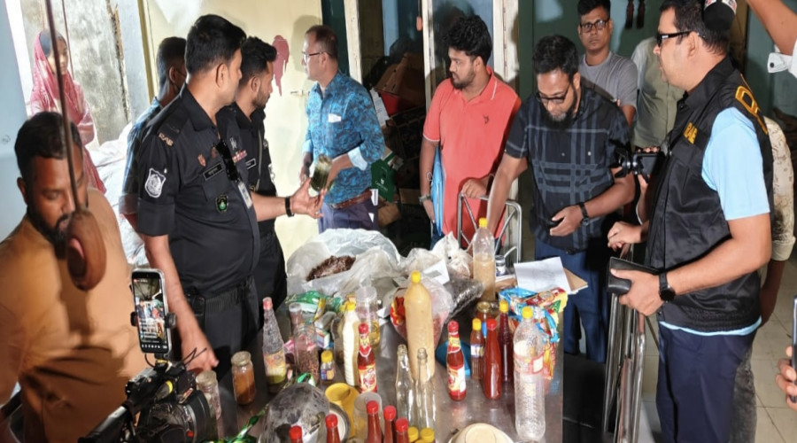 ভেজাল মধু তৈরির সরঞ্জামসহ মাহবুব গ্রেফতার